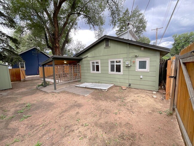 Building Photo - 1 Bedroom Home Available Near W Pikes Peak...