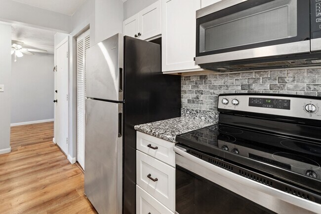 Foto del edificio - 11 Riverside Ave