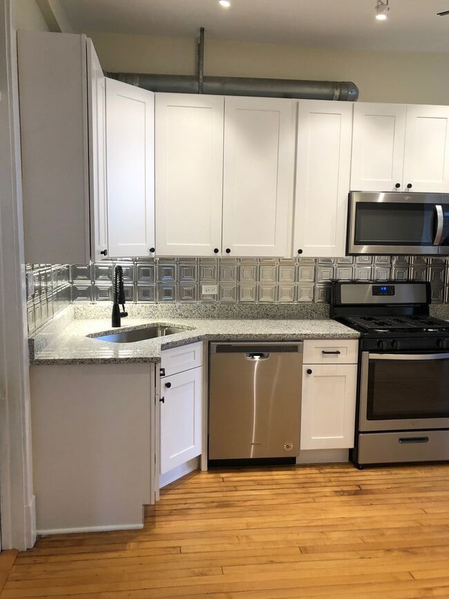 Building Photo - 2241 W 21st St