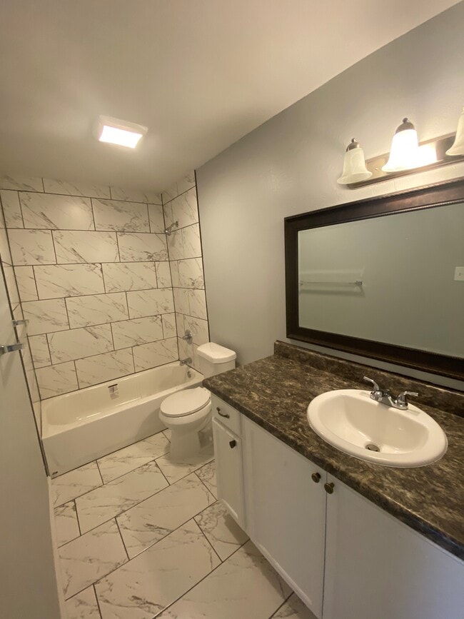 Building Photo - 126 Oak Hill Dr
