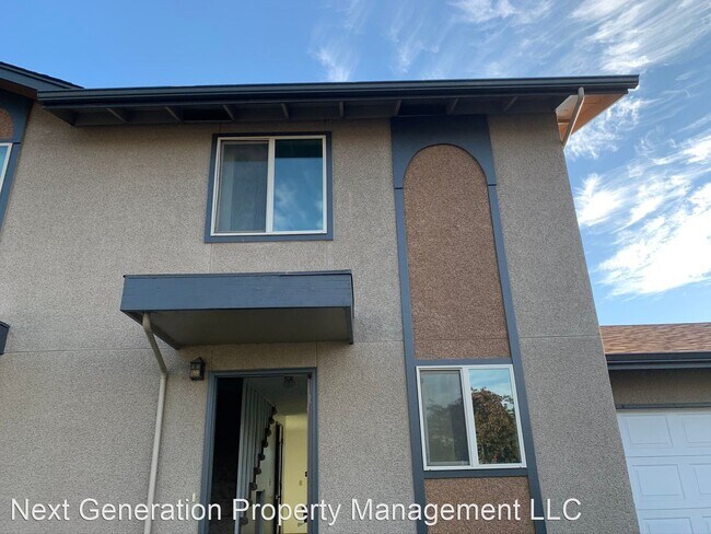 Building Photo - 2 br, 1.5 bath House - 85 'V' St.