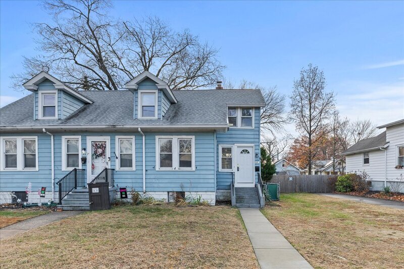 Foto principal - 49 1/2 Hess Avenue