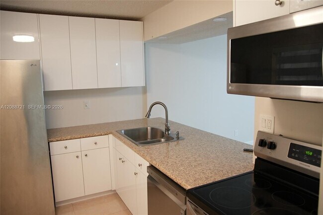 Foto del edificio - 8635 NW 8th St
