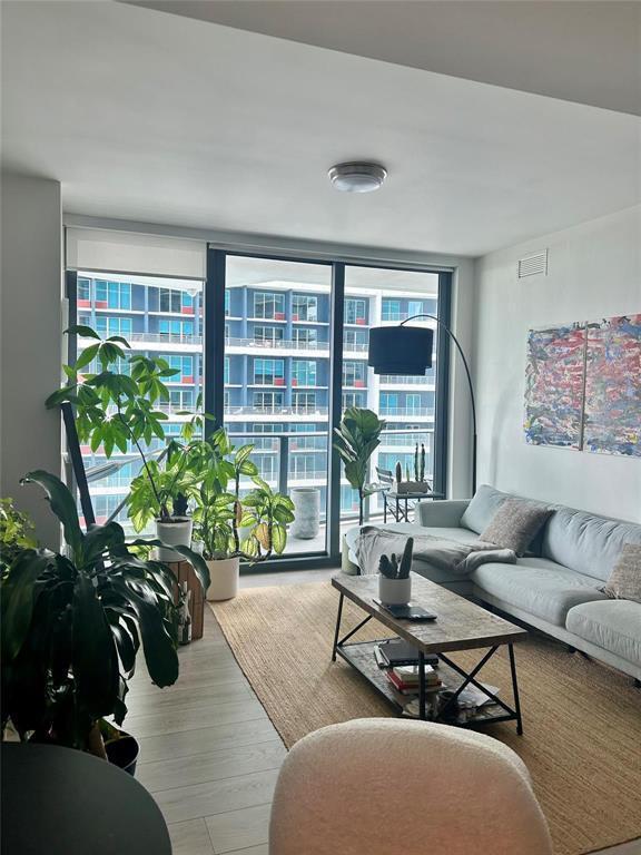 Foto del edificio - 1300 S Miami Ave