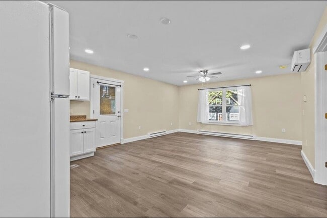Building Photo - 102 E Shore Dr