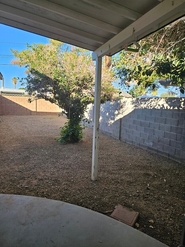 Foto del edificio - 6820 E Avalon Dr