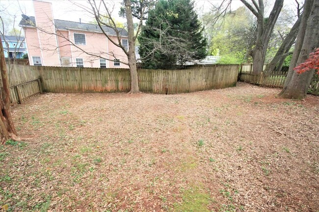 Building Photo - 2765 Royal Bluff