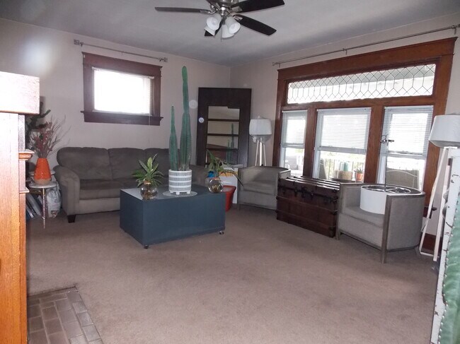 Foto del edificio - 3611 Maple St