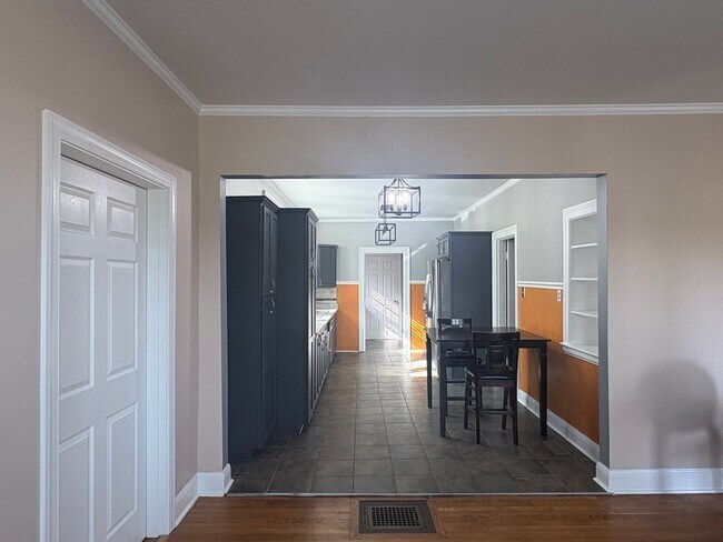 Foto del edificio - 5BR/2.5 Bath in Prime 12 South | Park-Facing | Two Sunrooms | Walkable Luxury Living