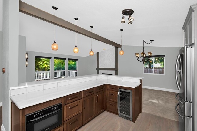 Building Photo - Immaculate 3 Bdrm 1.75 Bath + Bonus Room i...