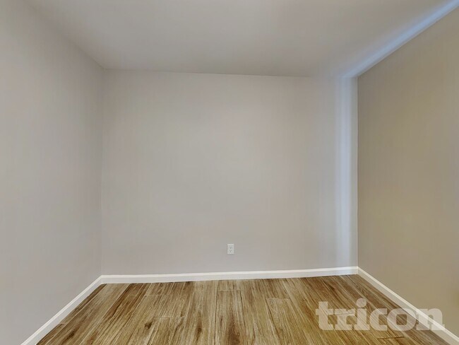 Foto del edificio - 8144 Rosberg Ln