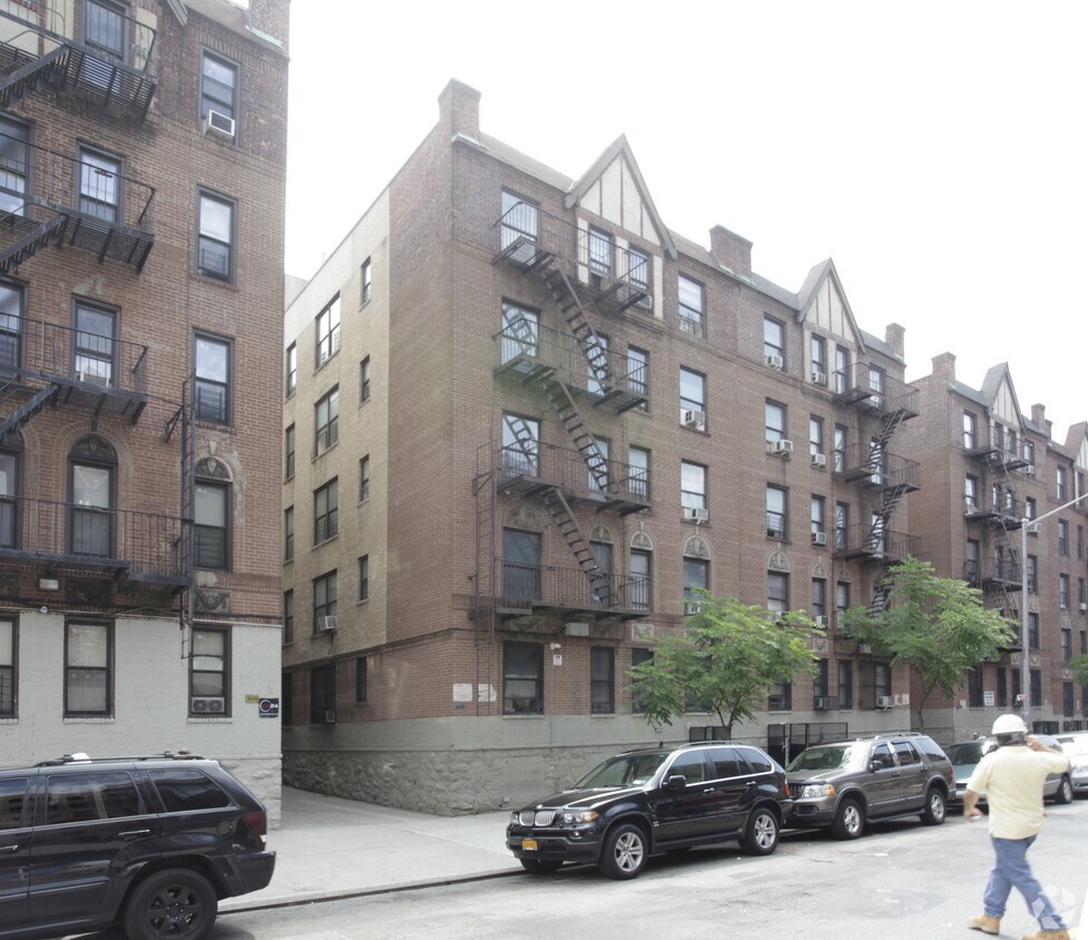 Building Photo - 565 Academy St