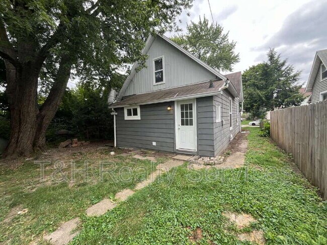Building Photo - 1631 Leonard St