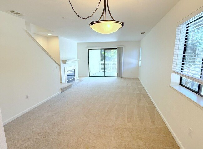 Foto del edificio - Fabulous Townhouse at Ashford Court - Close to BART, Downtown & Trails !
