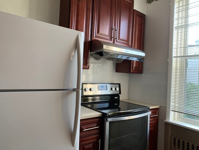 Kitchen - 5833 69th Ave