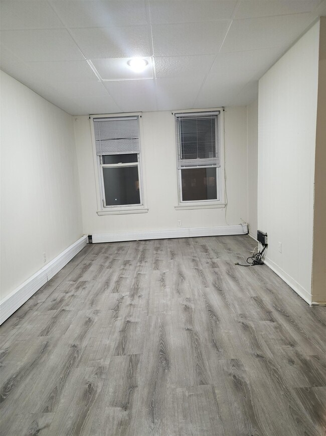 Foto del edificio - 494 West Side Ave