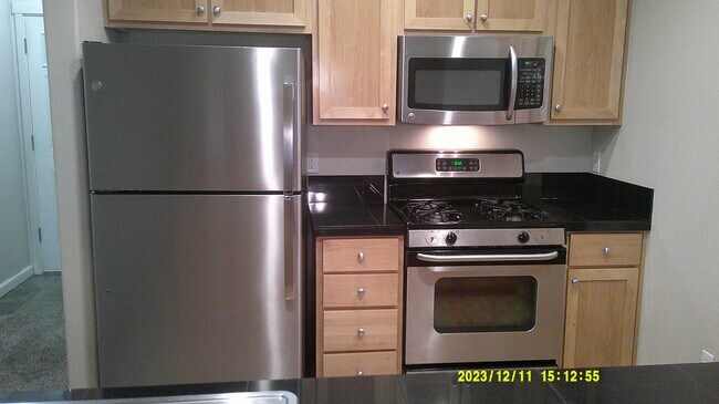 Building Photo - West Oaks Condo