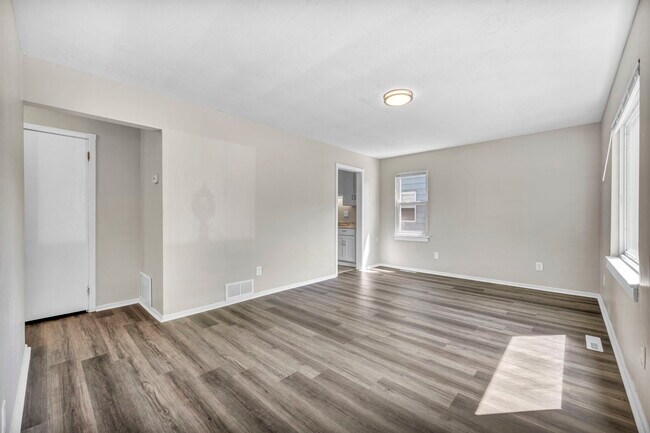 Building Photo - 25521 Briardale Ave