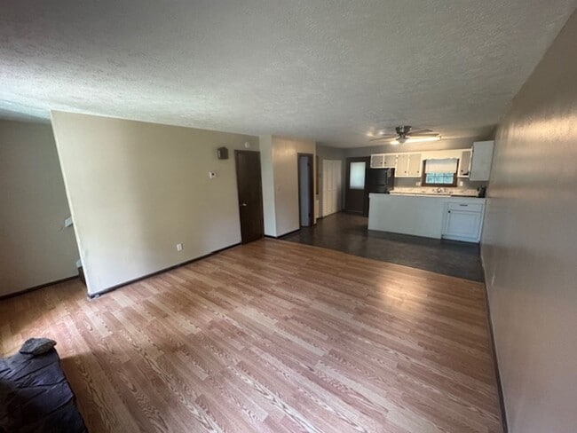 Foto del edificio - 112-114 Northwoods Drive