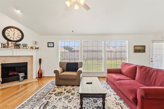 Foto del edificio - 427 Pinewood Ridge Dr