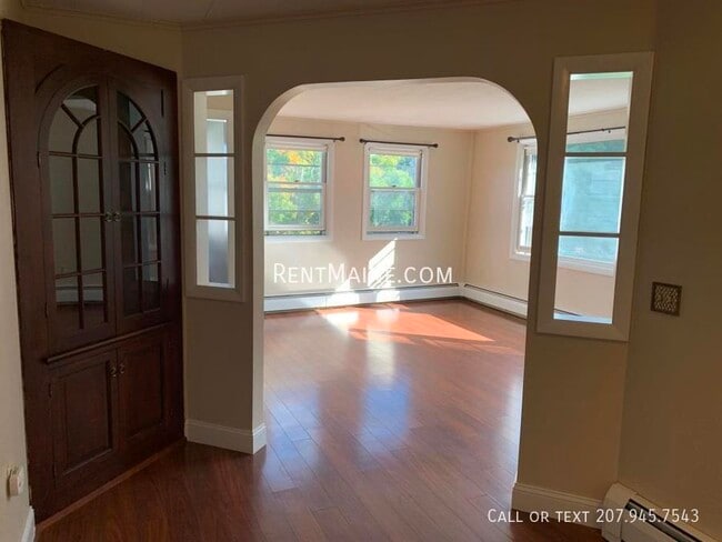 Building Photo - 198 Main Rd N