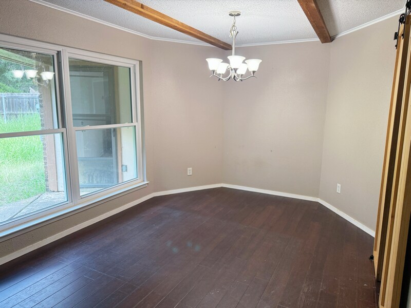 Building Photo - 2417 Meadow Ct