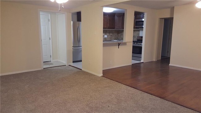 Foto del edificio - 913 W Tucker Blvd