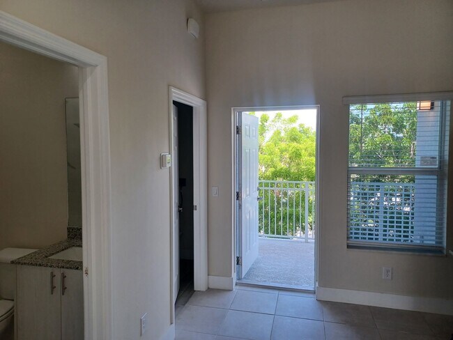 Building Photo - 3313 SW 8th Pl