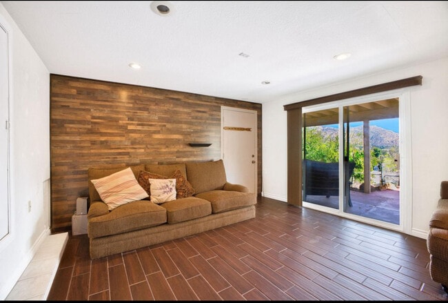 Building Photo - 15408 Vista Vicente Dr