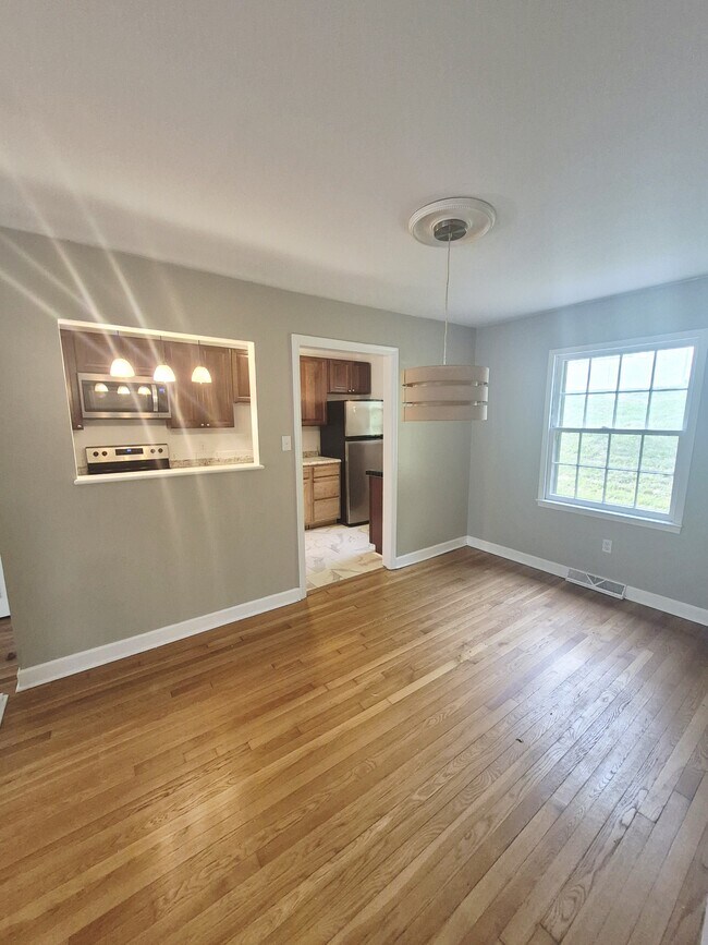 Foto del edificio - 2404 Barracks Ct