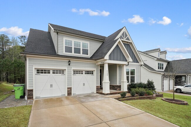 Building Photo - 2135 Leo Dr