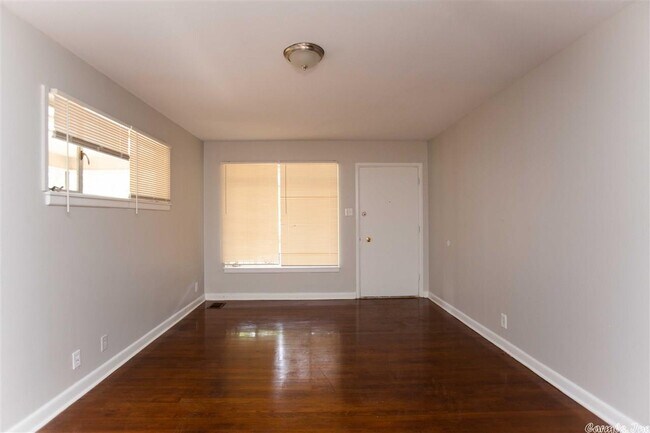 Foto del edificio - 34 Glenmere Dr