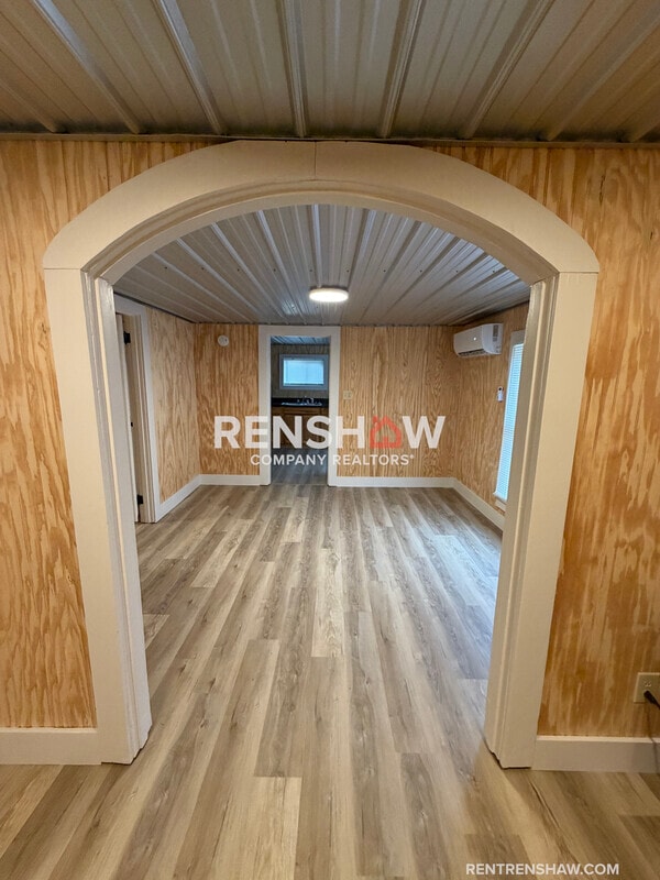 Building Photo - 123 Barham St