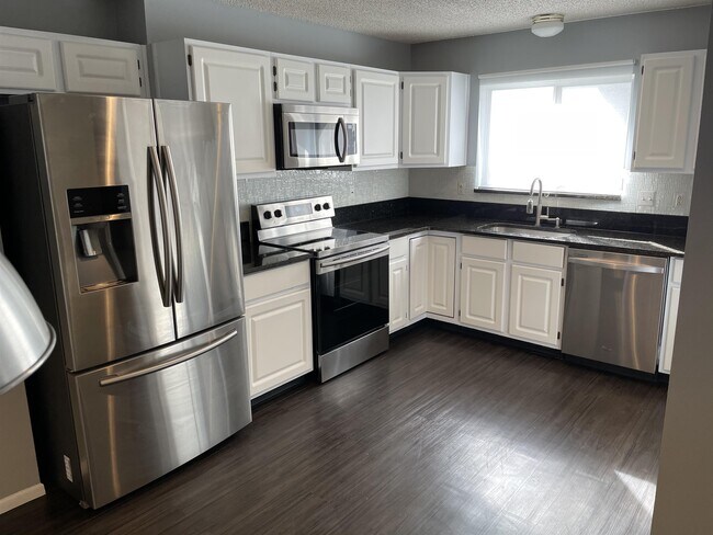 Building Photo - 3041 Bloomsbury Dr