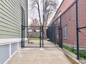 Building Photo - 143 Cottage St