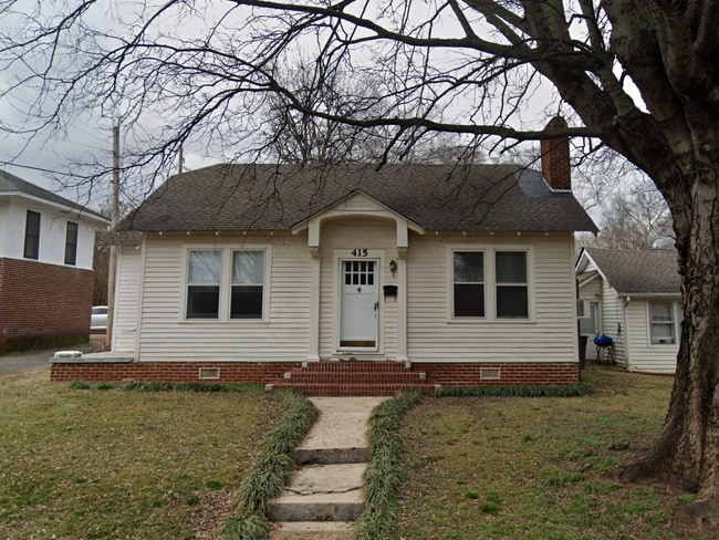 Building Photo - 415 Barnes St