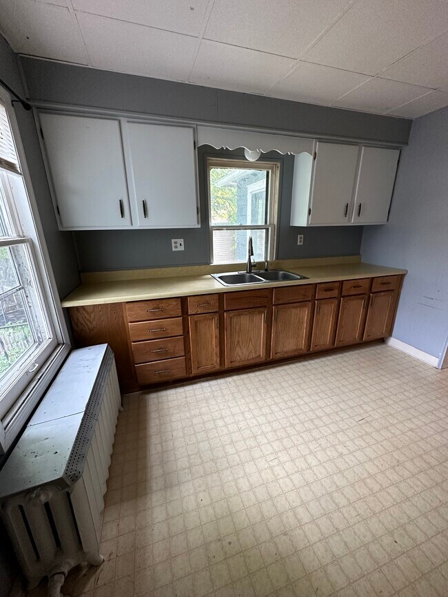 510 Mather St Unit 1 Upper, Green Bay, WI 54303 Apartments in Green