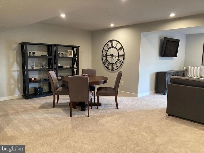 Building Photo - 7045 Eaglehead Dr