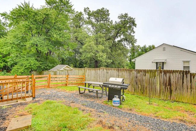 Foto del edificio - 6604 Oak St