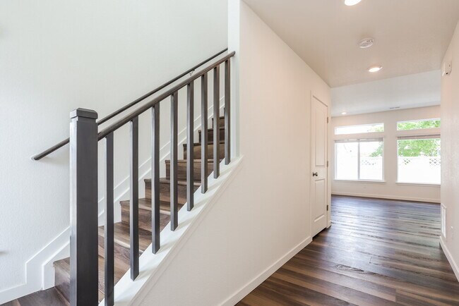 Foto del edificio - 4704 N Tower Dr