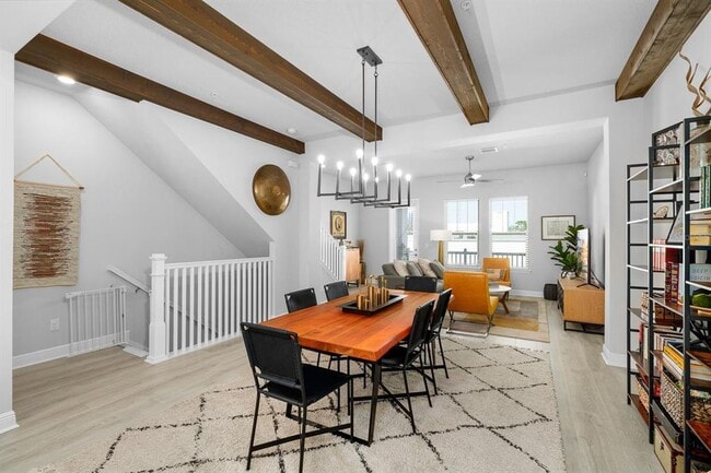 Building Photo - 845 Burlington Ave N