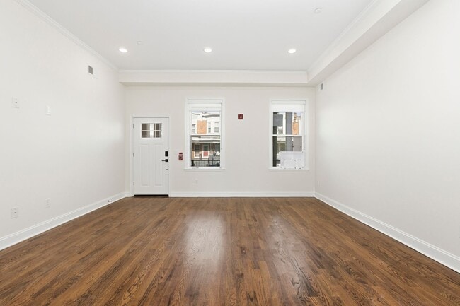 Building Photo - 2926 W Oxford St