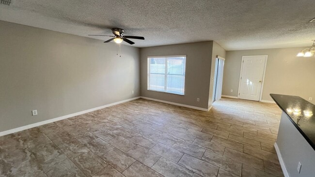 Building Photo - AVAILABLE NOW! Charming 3 Bedroom 2.5 Bath...