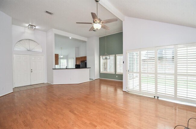 Building Photo - 4827 Sunshine Dr