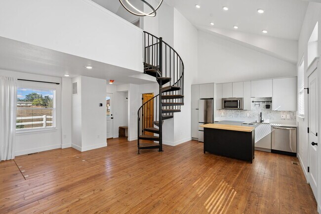 Foto del edificio - 4006 Blue Pine Ln