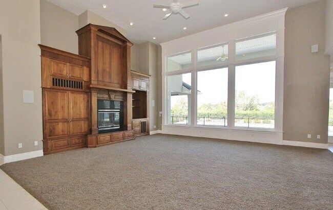 Foto del edificio - Immaculate & Captivating Home in Lexington Hills