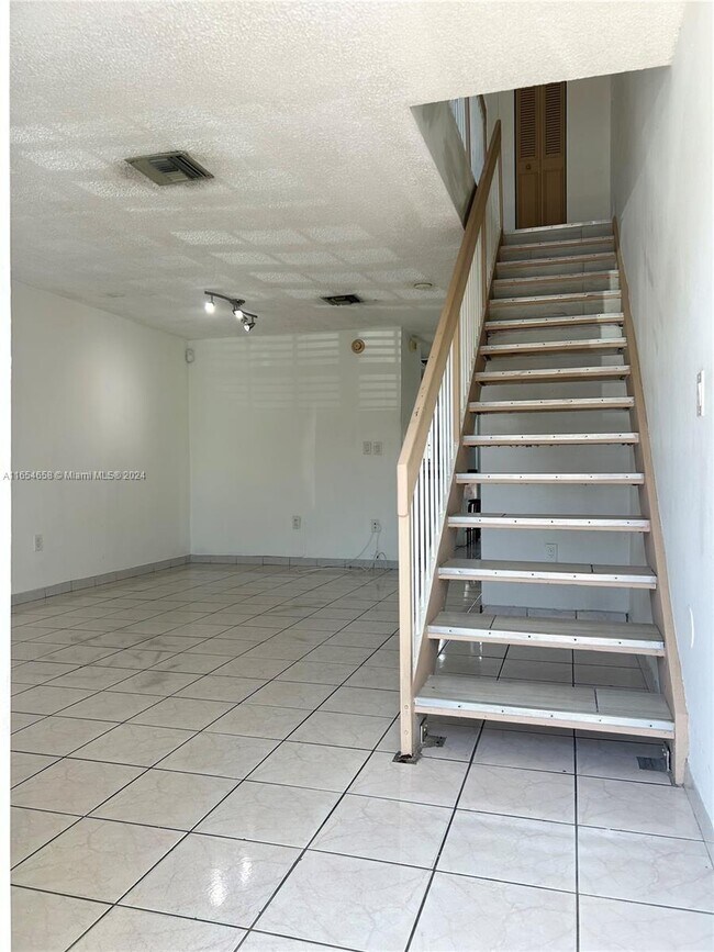 Foto del edificio - 6150 SW 130th Ave
