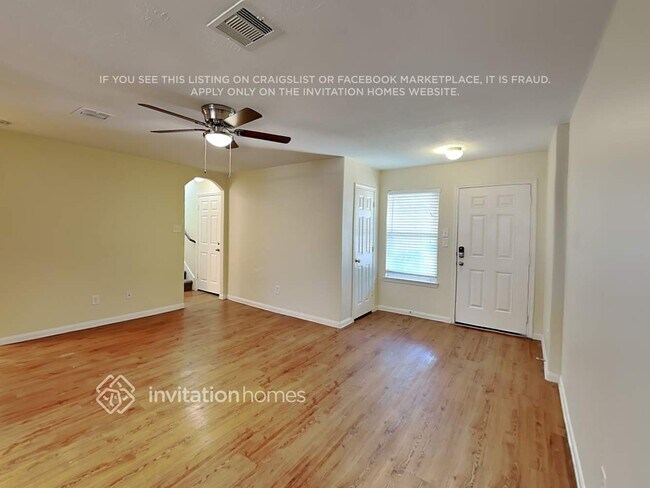 Foto del edificio - 18818 Dennington Dr