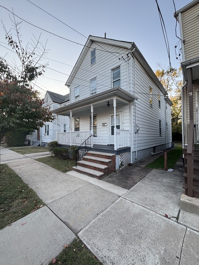 Primary Photo - 55 Huntington St