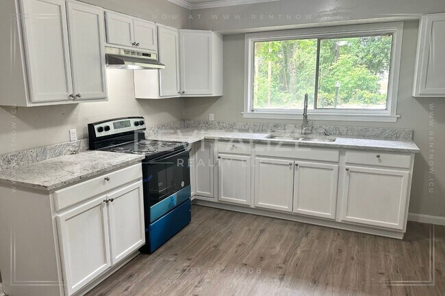 Foto del edificio - 2 Bed/1 Bath Home in Mobile!